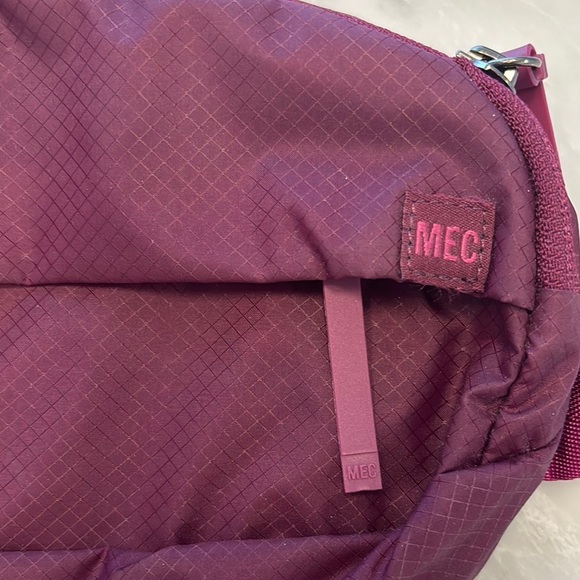 MEC Maroon Waist Pack - Picture 2 of 5